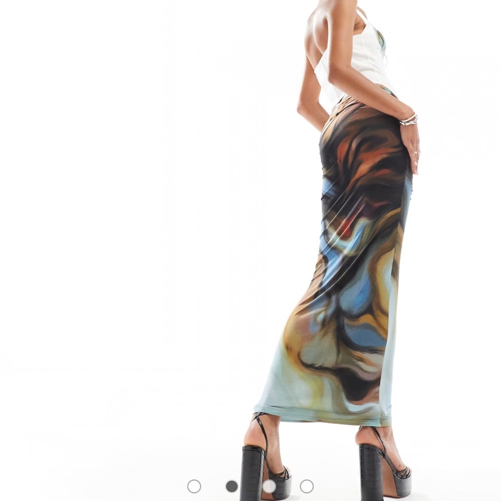 The kript seraph halter neck corset top with matching marble skirt - Picture 5 of 13
